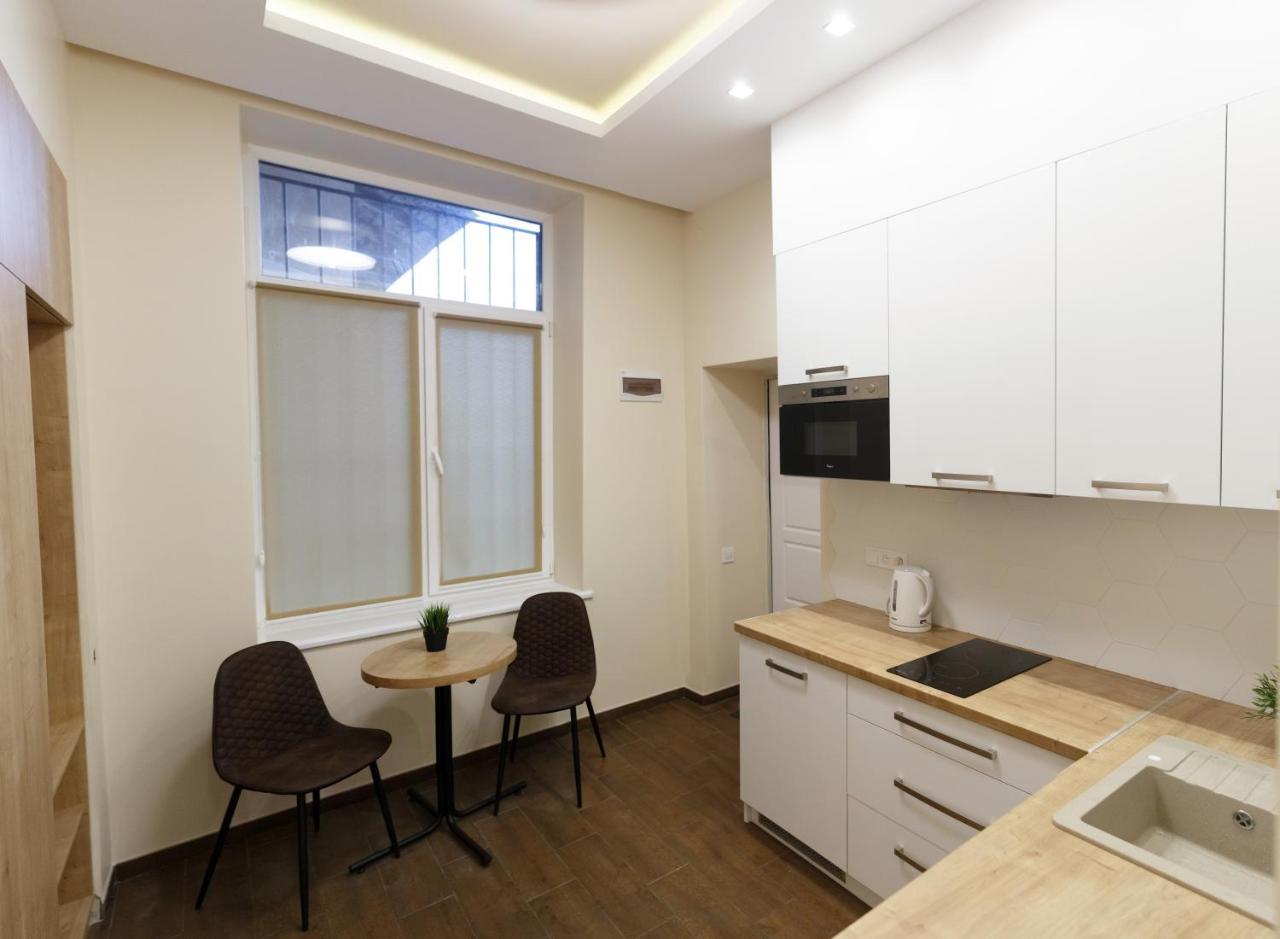 Charming Apartment In The City Center Lwów Zewnętrze zdjęcie